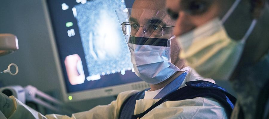 Lung specialist focusing on monitor
