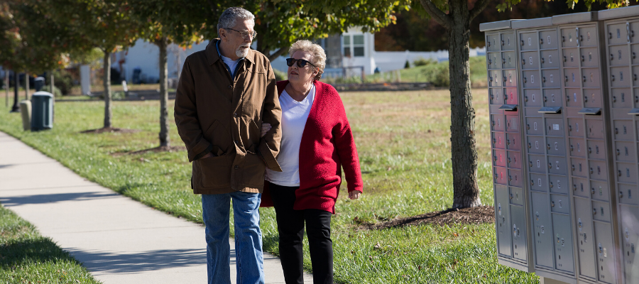 Temple Health COPD patient, John, walking with his wife to their mailbox
