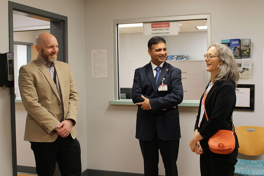 Patrick Vulgamore discusses the Substance Use Disorder Clinic's work with Abhi Rastogi and Dr. Bogen (above) and Drs. Davis-Jones and Arkoosh (below).