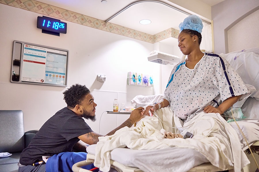 A father supports a mom in labor at Temple University Hospital.