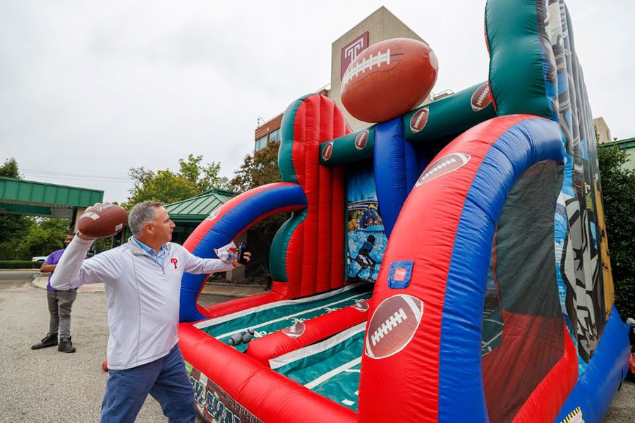 This employee’s throwing arm makes him a shoo-in for the Eagles roster.