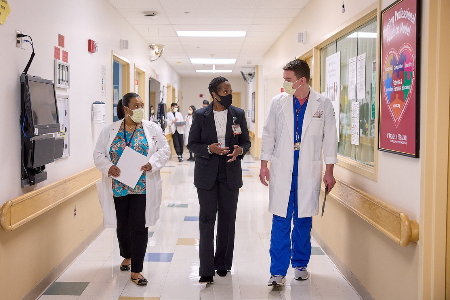 Carter Short during leadership rounds at Temple University Hospital-Main Campus. 