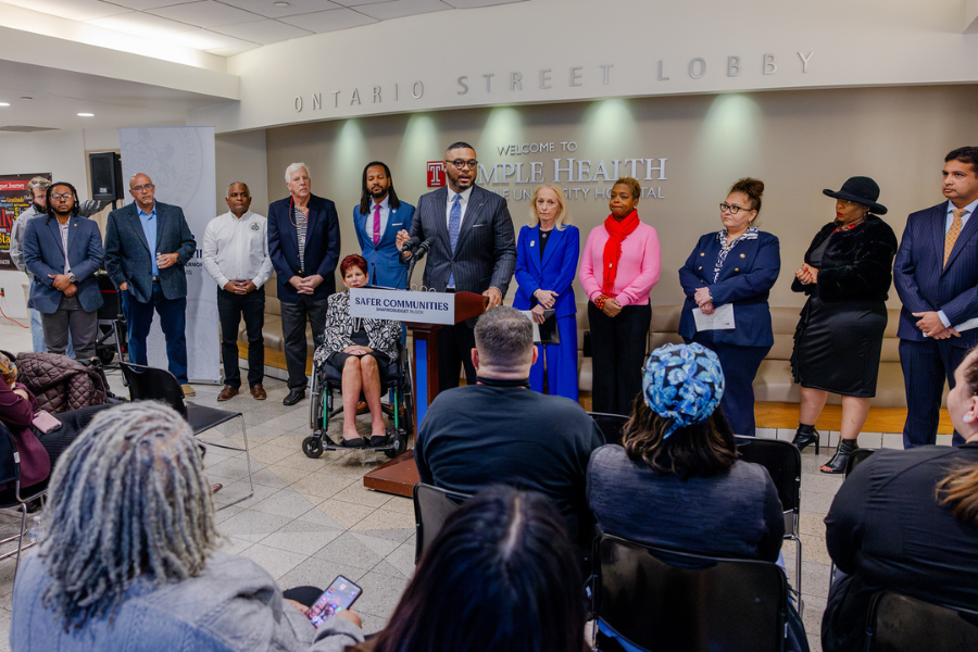  Lt. Governor Davis speaks to TUH-Main Campus employees and press.