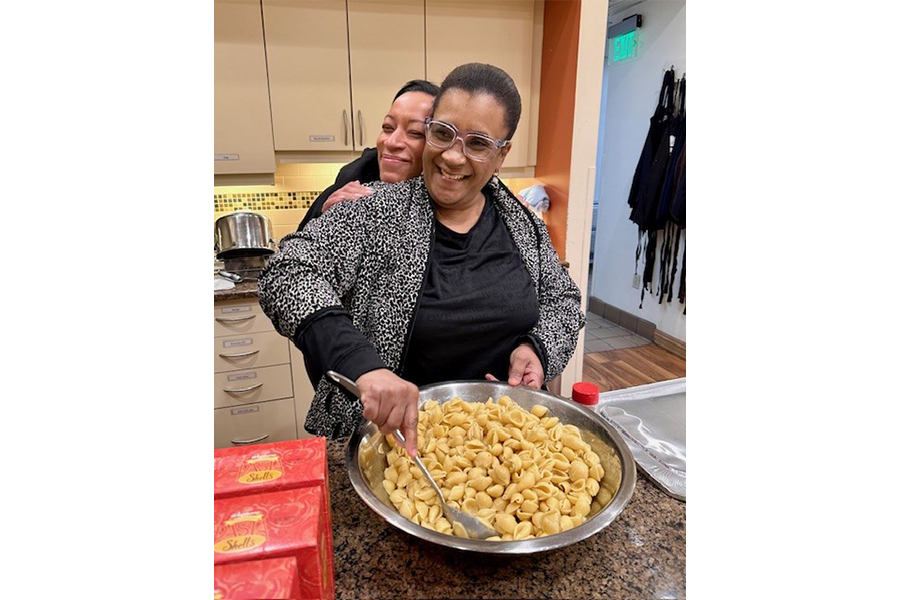 Indira Kwaadu (back) and Marie Ciceron (front) 