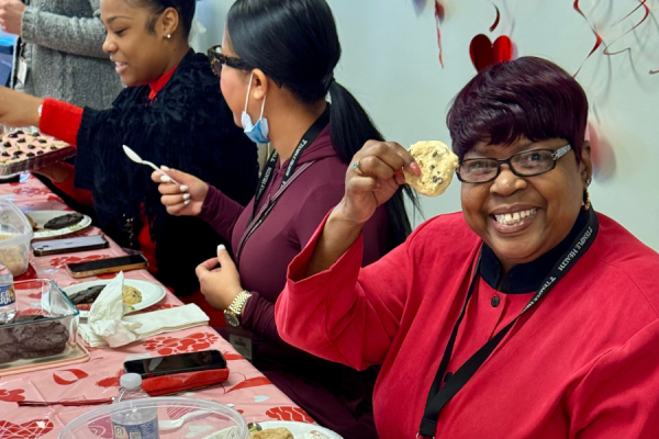 Betty Shannon, winner of the previous bake-off contest, helped us pick the champion this time around. Photo courtesy of Jeff Meade. Check out Jeff’s article on the bake-off!