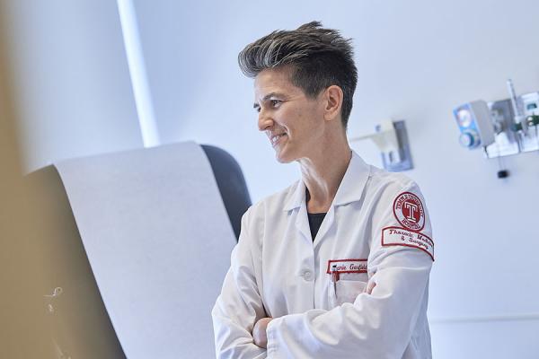 Dr. Jamie Garfield in patient's room